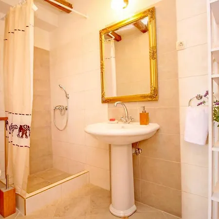 Vila Bajnice Sleeps 8 Pool Air Con Wifi Podstrana