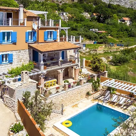 Vila Bajnice Sleeps 8 Pool Air Con Wifi