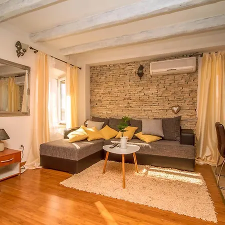 Bajnice Sleeps 8 Pool Air Con Wifi Vila