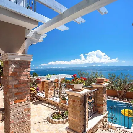 Bajnice Sleeps 8 Pool Air Con Wifi Vila *