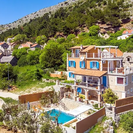Bajnice Sleeps 8 Pool Air Con Wifi Vila