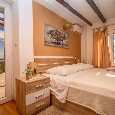 Bajnice Sleeps 8 Pool Air Con Wifi