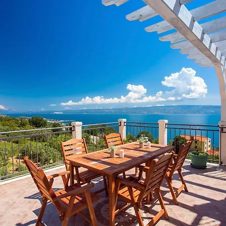 Bajnice Sleeps 8 Pool Air Con Wifi